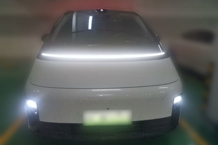 Used Li Auto MEGA 2025 Home Family Special Edition Front