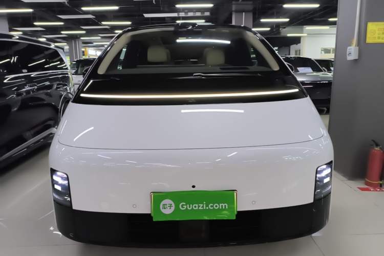 Used Li Auto MEGA 2025 Home Family Special Edition Front