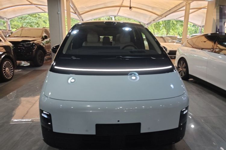 Used Li Auto MEGA 2025 Home Family Special Edition Front