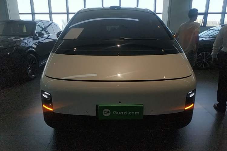 Used Li Auto MEGA 2025 Home Family Special Edition Front