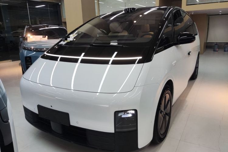 Used Li Auto MEGA 2025 Home Family Special Edition Front