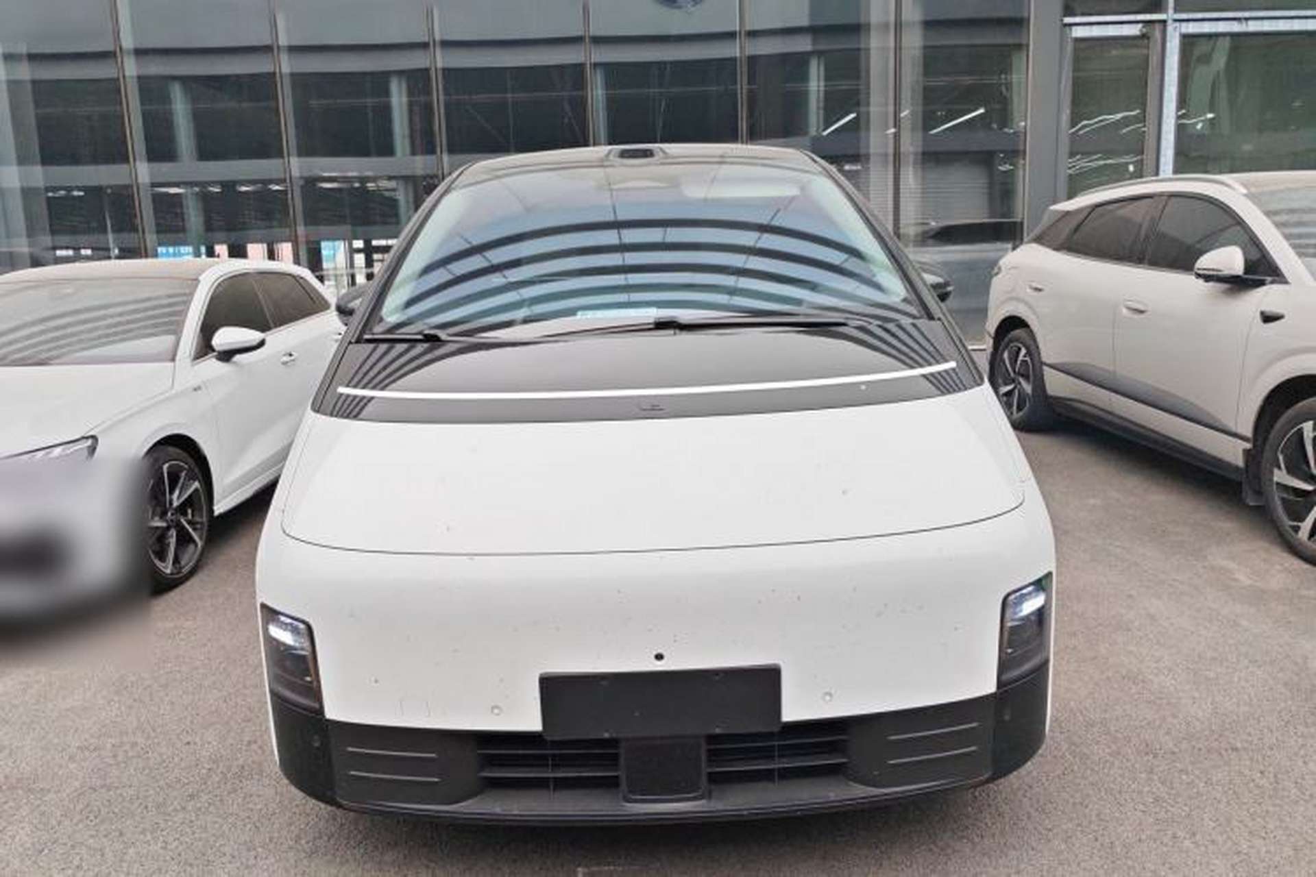 Used Li Auto MEGA 2025 Home Family Special Edition Front