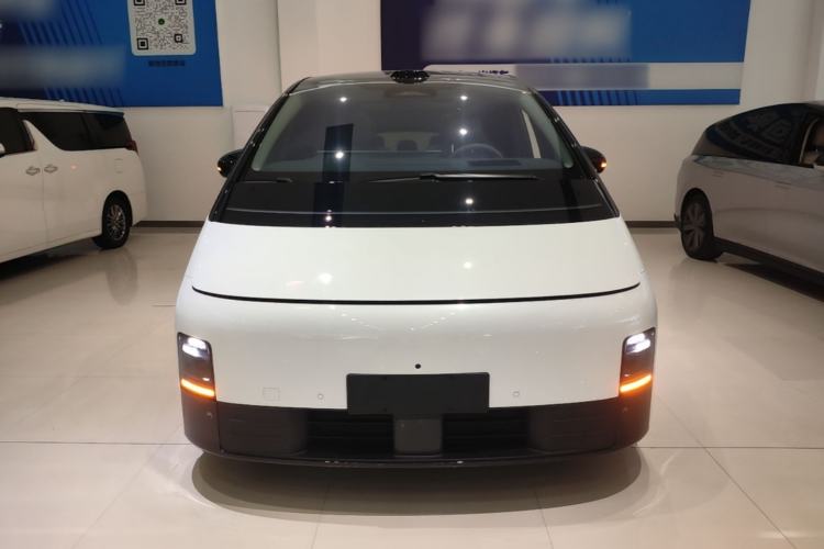Used Li Auto MEGA 2025 Home Family Special Edition Front