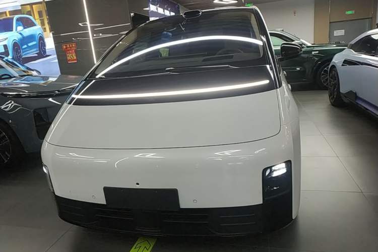 Used Li Auto MEGA 2025 Home Family Special Edition Front