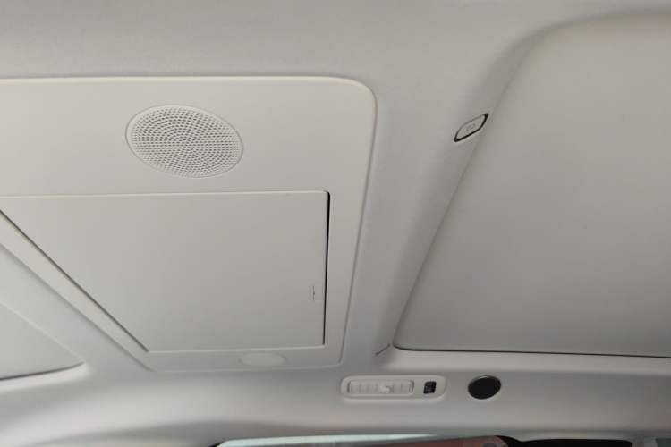 Used Li Auto MEGA 2025 Home Family Special Edition Headliner