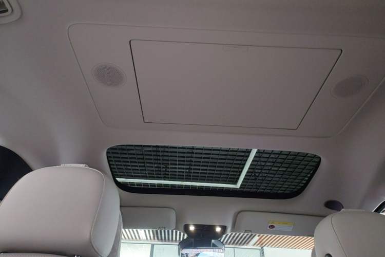 Used Li Auto MEGA 2025 Home Family Special Edition Headliner