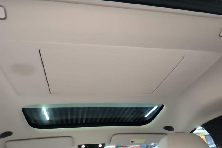 Used Li Auto MEGA 2025 Home Family Special Edition Headliner