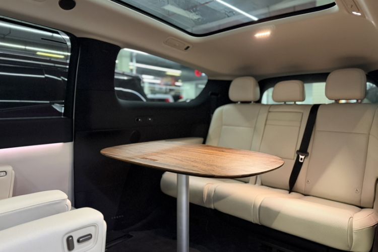 Used Li Auto MEGA 2025 Home Family Special Edition Interior 1