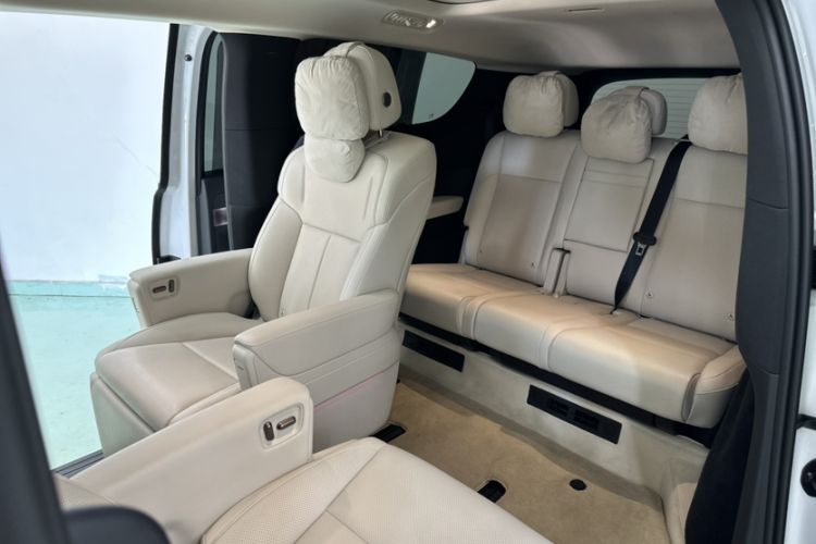 Used Li Auto MEGA 2025 Home Family Special Edition Interior 1