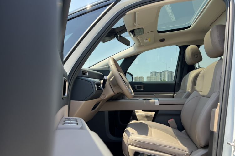 Used Li Auto MEGA 2025 Home Family Special Edition Interior 1