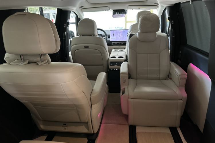 Used Li Auto MEGA 2025 Home Family Special Edition Interior 10