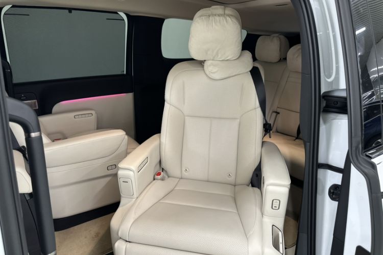Used Li Auto MEGA 2025 Home Family Special Edition Interior 2