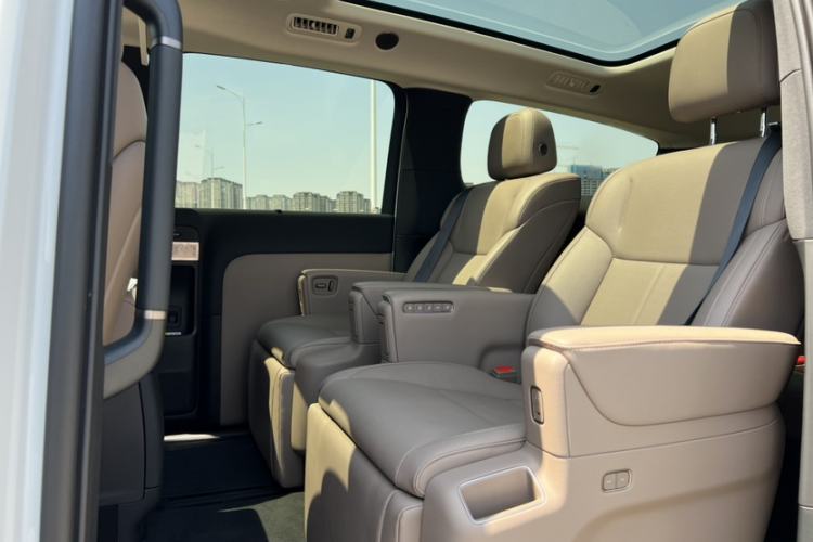 Used Li Auto MEGA 2025 Home Family Special Edition Interior 2
