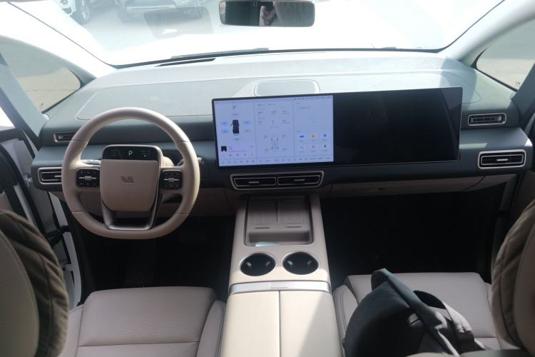 Used Li Auto MEGA 2025 Home Family Special Edition Interior 2