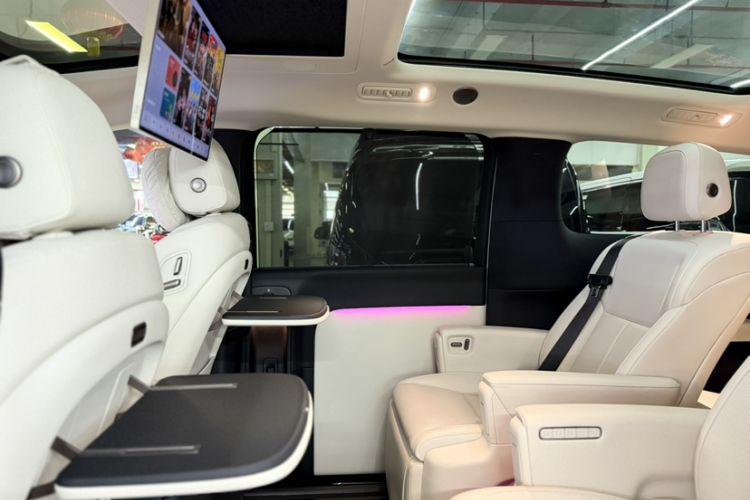 Used Li Auto MEGA 2025 Home Family Special Edition Interior 3