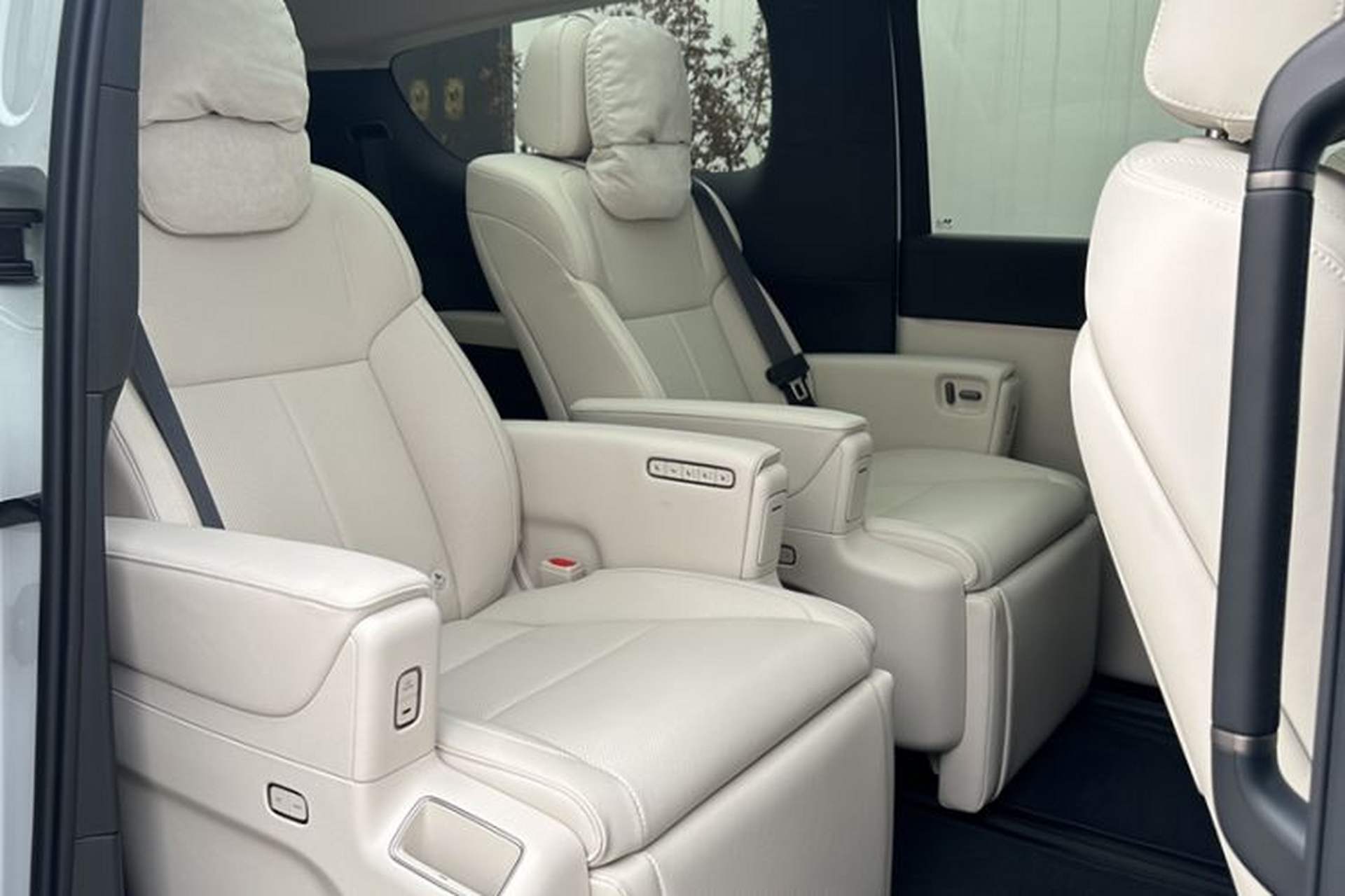 Used Li Auto MEGA 2025 Home Family Special Edition Interior 3