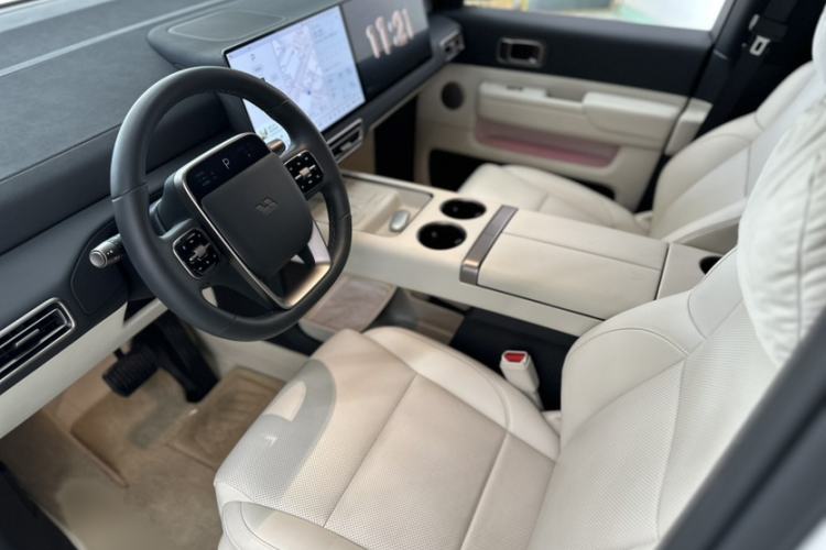 Used Li Auto MEGA 2025 Home Family Special Edition Interior 3