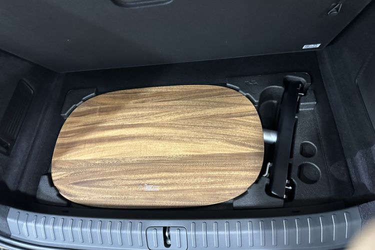Used Li Auto MEGA 2025 Home Family Special Edition Interior 3
