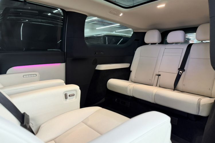 Used Li Auto MEGA 2025 Home Family Special Edition Interior 4