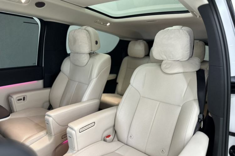 Used Li Auto MEGA 2025 Home Family Special Edition Interior 4