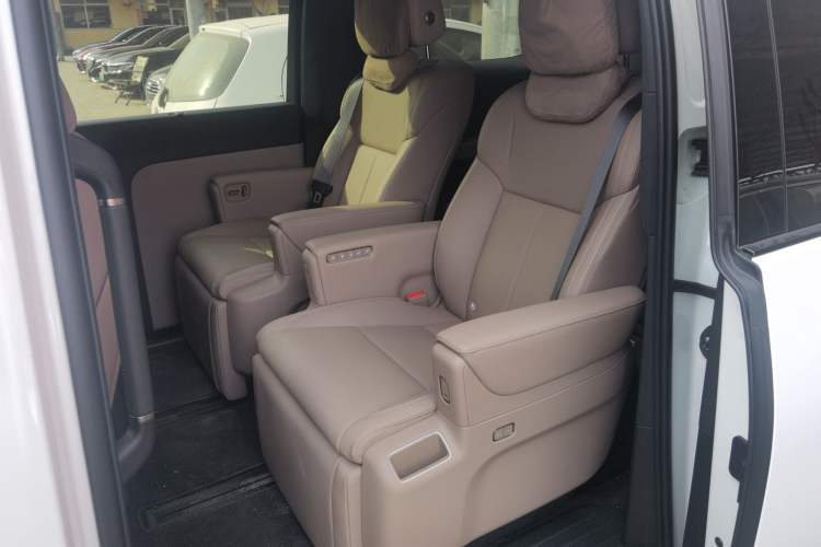 Used Li Auto MEGA 2025 Home Family Special Edition Interior 4