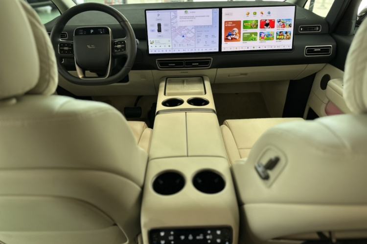 Used Li Auto MEGA 2025 Home Family Special Edition Interior 5