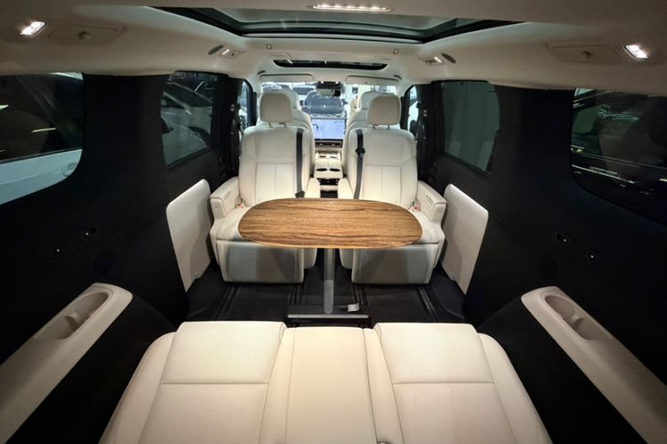 Used Li Auto MEGA 2025 Home Family Special Edition Interior 6