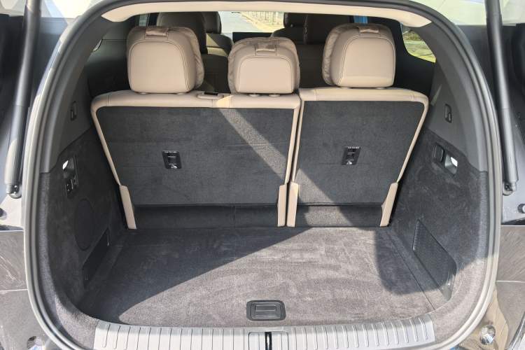 Used Li Auto MEGA 2025 Home Family Special Edition Interior 6