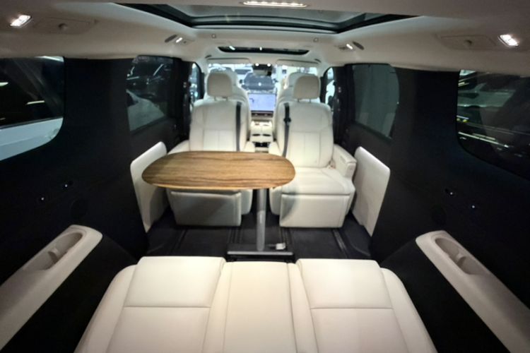 Used Li Auto MEGA 2025 Home Family Special Edition Interior 7