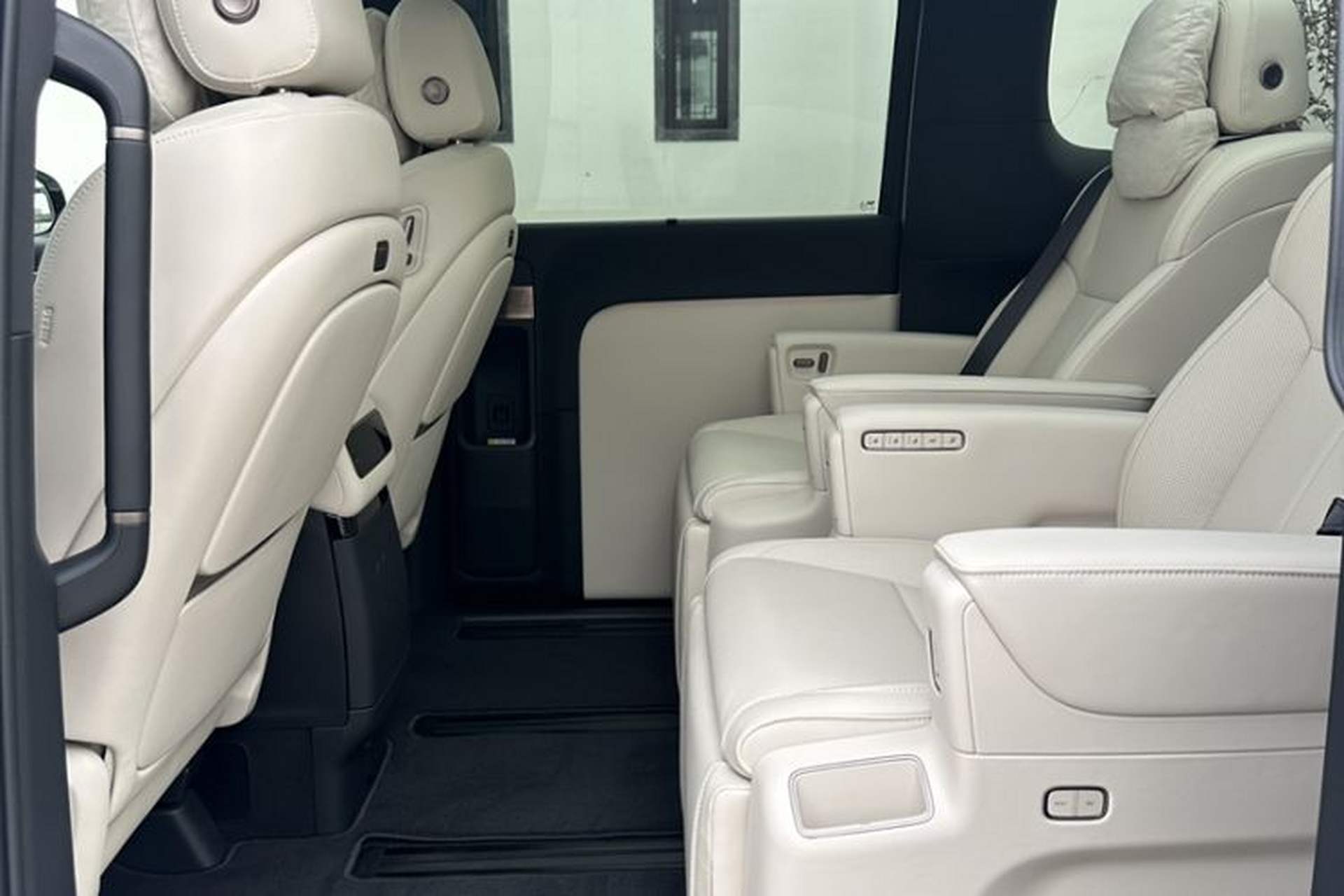Used Li Auto MEGA 2025 Home Family Special Edition Interior 7