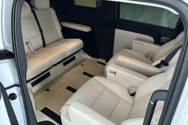 Used Li Auto MEGA 2025 Home Family Special Edition Interior 7