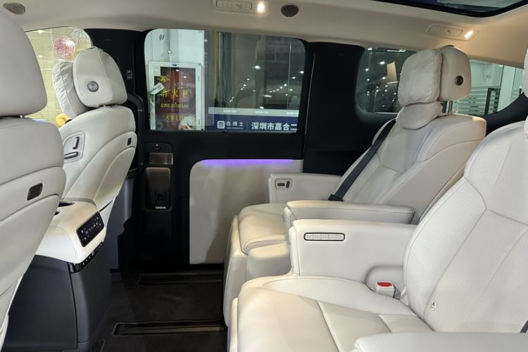 Used Li Auto MEGA 2025 Home Family Special Edition Interior 7