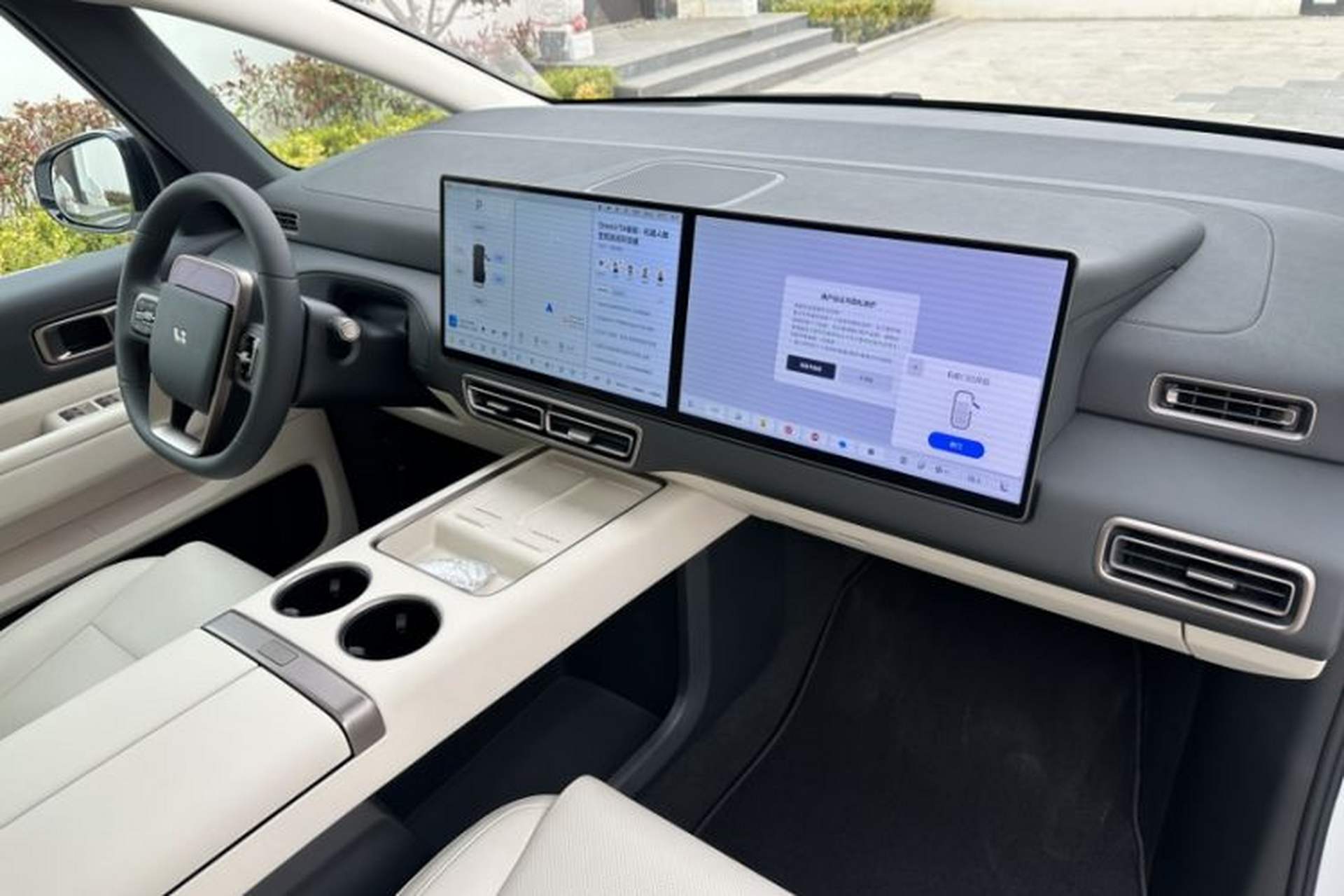 Used Li Auto MEGA 2025 Home Family Special Edition Interior 8