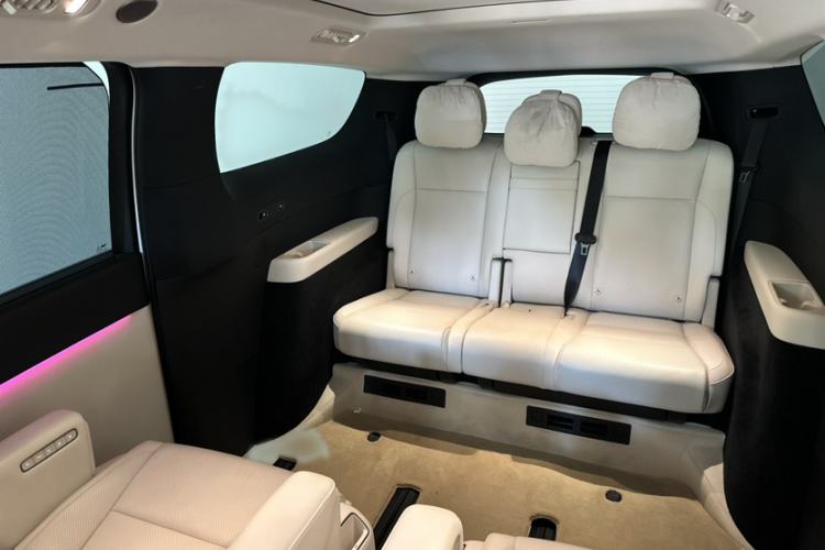 Used Li Auto MEGA 2025 Home Family Special Edition Interior 8