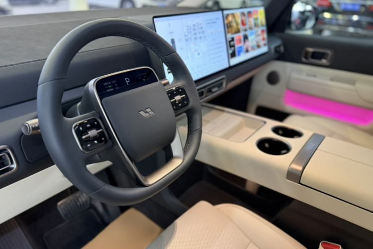 Used Li Auto MEGA 2025 Home Family Special Edition Interior 9