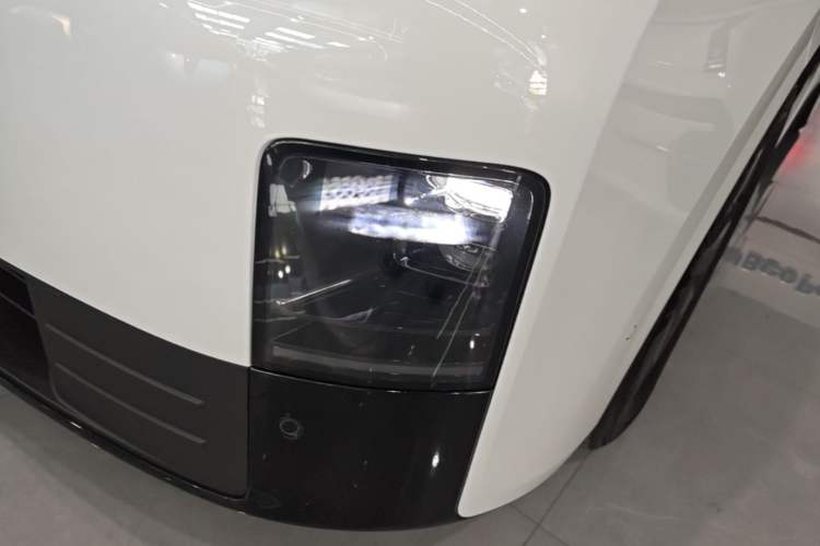 Used Li Auto MEGA 2025 Ultra Smart Refreshed Edition Left Front Headlight