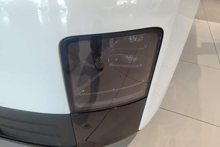 Used Li Auto MEGA 2025 Ultra Smart Refreshed Edition Left Front Headlight