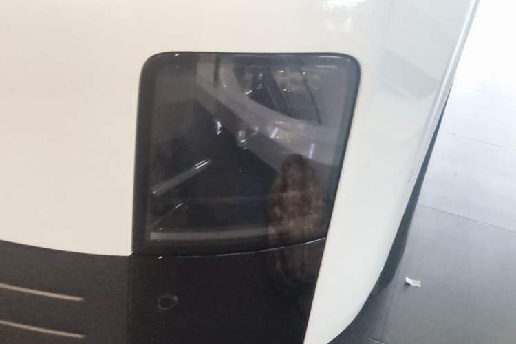 Used Li Auto MEGA 2025 Ultra Smart Refreshed Edition Left Front Headlight