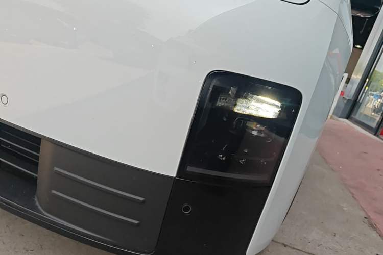Used Li Auto MEGA 2025 Home Family Special Edition Left Front Headlight