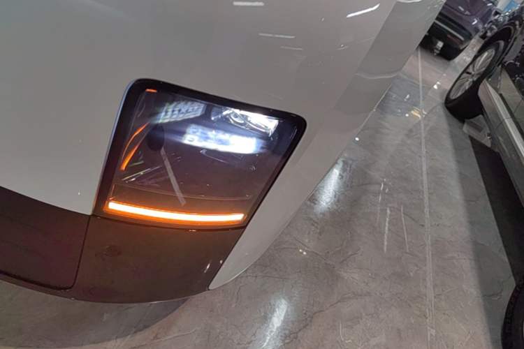 Used Li Auto MEGA 2025 Home Family Special Edition Left Front Headlight