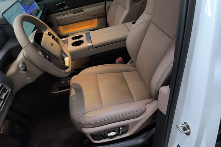 Used Li Auto MEGA 2025 Home Family Special Edition Left Front Seat