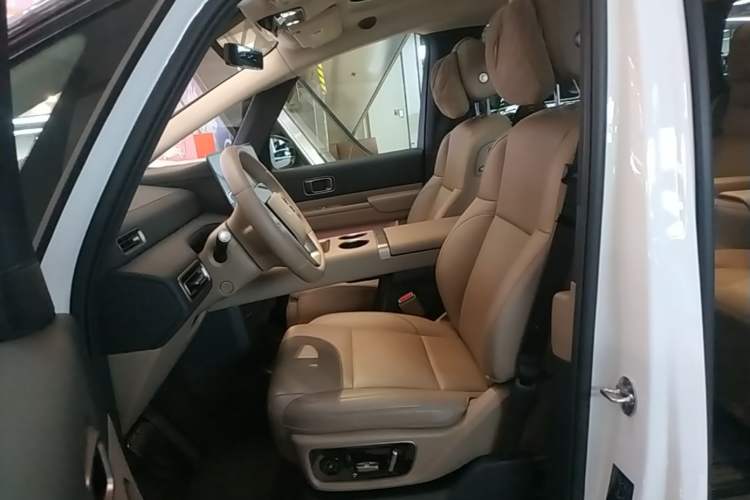Used Li Auto MEGA 2025 Ultra Smart Refreshed Edition Left Front Seat