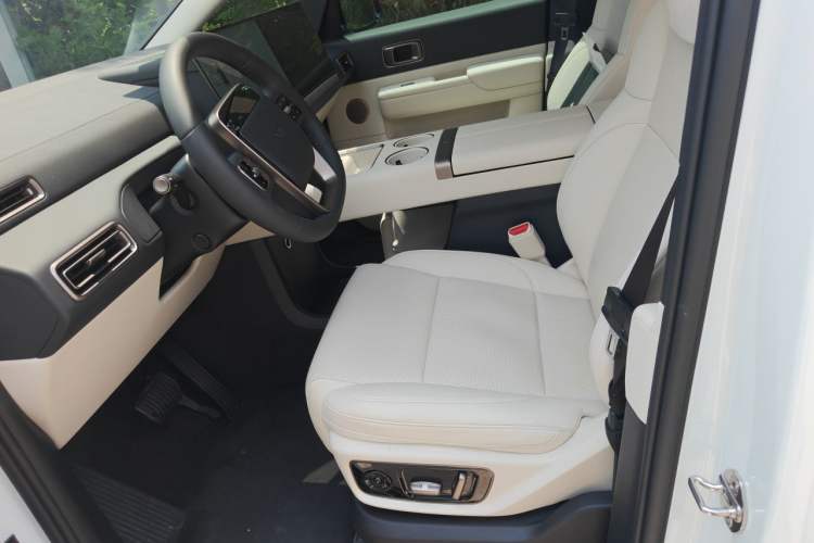 Used Li Auto MEGA 2025 Home Family Special Edition Left Front Seat