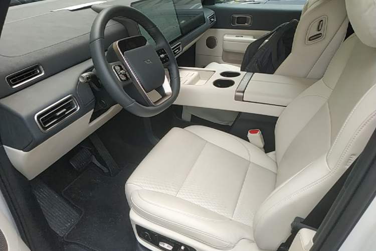 Used Li Auto MEGA 2025 Ultra Smart Refreshed Edition Left Front Seat