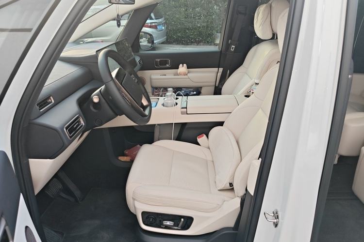 Used Li Auto MEGA 2025 Home Family Special Edition Left Front Seat