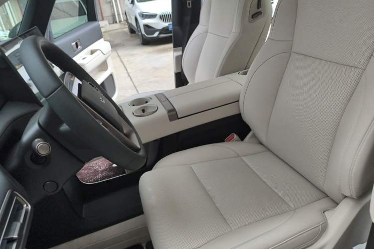 Used Li Auto MEGA 2025 Home Family Special Edition Left Front Seat
