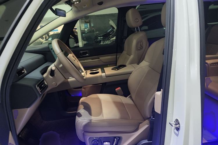 Used Li Auto MEGA 2025 Home Family Special Edition Left Front Seat
