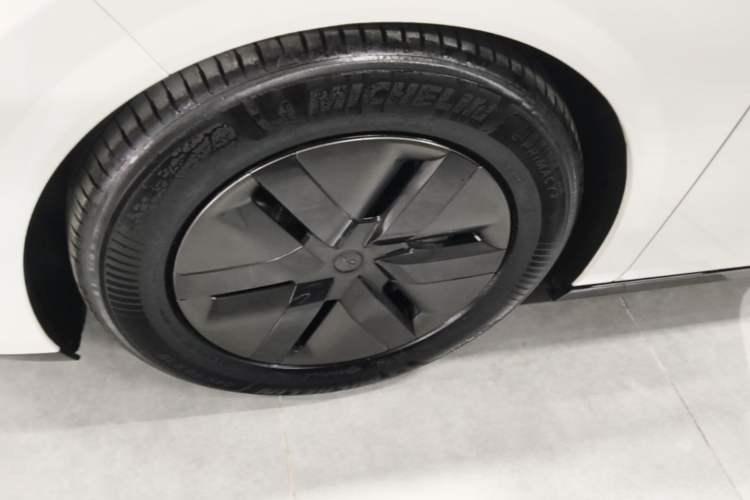 Used Li Auto MEGA 2025 Home Family Special Edition Left Front Wheel Hub