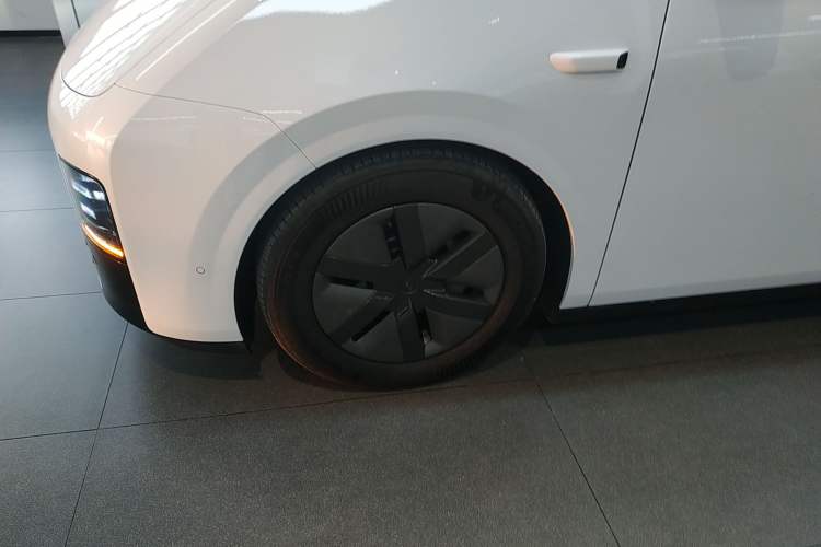 Used Li Auto MEGA 2025 Home Family Special Edition Left Front Wheel Hub