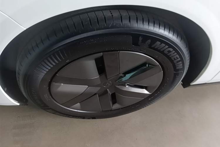 Used Li Auto MEGA 2025 Ultra Smart Refreshed Edition Left Front Wheel Hub